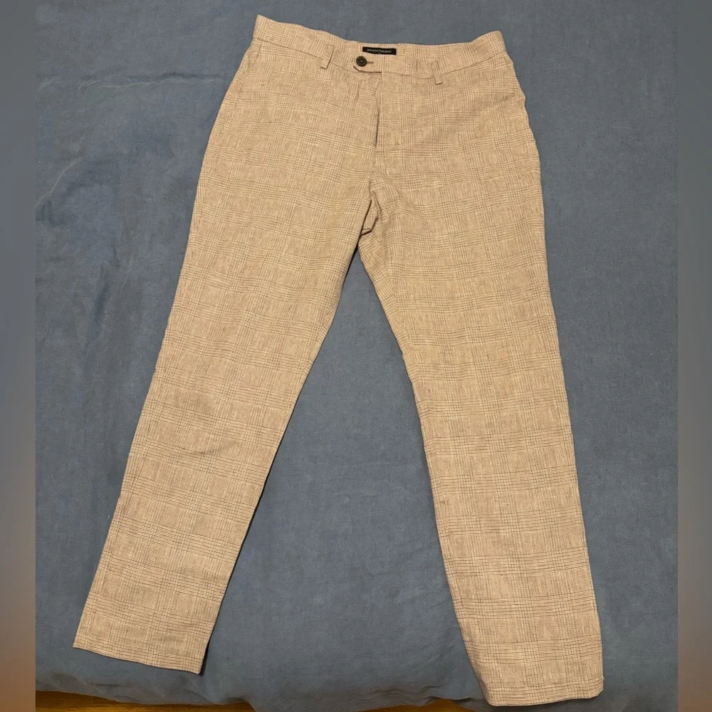 Banana Republic Tailored-Fit Linen-Blend Glen Plaid Suit Trouser in Sand (color)